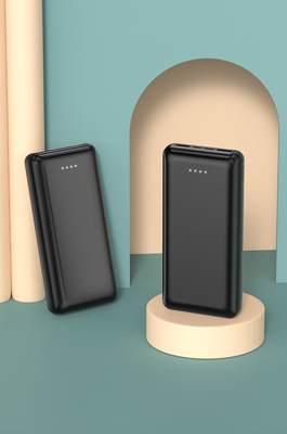 スマートフォン用のマイクロUSBとタイプC入力ポートのポータブルパワーバンク