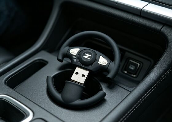 車のステアリングホイール型USBメモリによるカスタムUSBフラッシュドライブによるオープンモールド