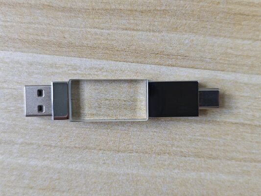 クリステルUSB 3.0 USB A Type C 両端口読み取り 非常に高速 クリステル部分 ロゴを刻画できる メタル部分 ロゴをレーザーで刻画できる 内側には2つのフラッシュチップがあります