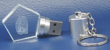 In The Shape Of A Bottle Crystal Usb Flash Drive 3.0 Fast Transfer Speed Durable Design Crystal Can Engraving Logo