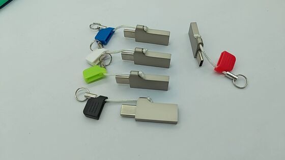 タイプ C USB フラッシュ ドライブ、USB A、小さなチェーンの金属カバー付き、レーザーとロゴの印刷が可能、高速 3.2 USB および 3.1 USB