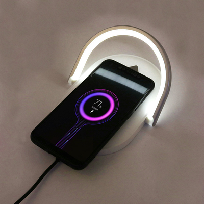 LEDライトを持つ1匹の無線充電器15Wに付きIPhone Airpods Appleの腕時計3匹