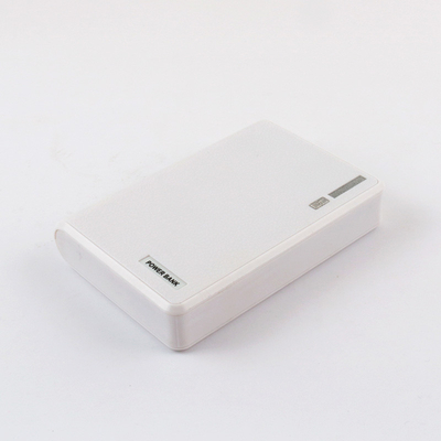 5000MAH ケーブルが付いているプラ​​スチック移動力銀行カスタマイズされたロゴ