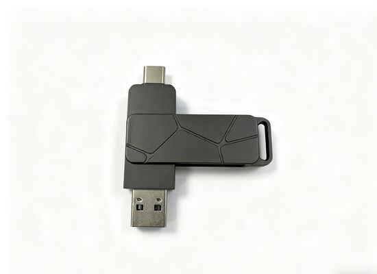 ガンブラックボディレーザーロゴタイプC USBはキーホルダーまたはストラップとキーリングを付けることができます