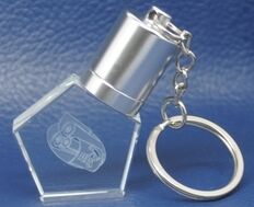 ボトルの形をしたクリスタル USB フラッシュドライブ 3.0 高速転送速度耐久性のあるデザインクリスタル缶彫刻ロゴ