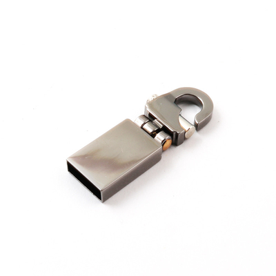 マットはUSB 2.0にUDPの破片の中の抜け目がないドライブ32gbが黒い色を撃つ銀を着せる