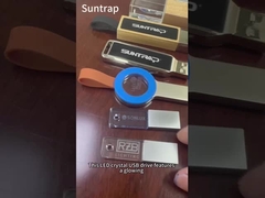 内側にはUSBフラッシュドライブが空いています0